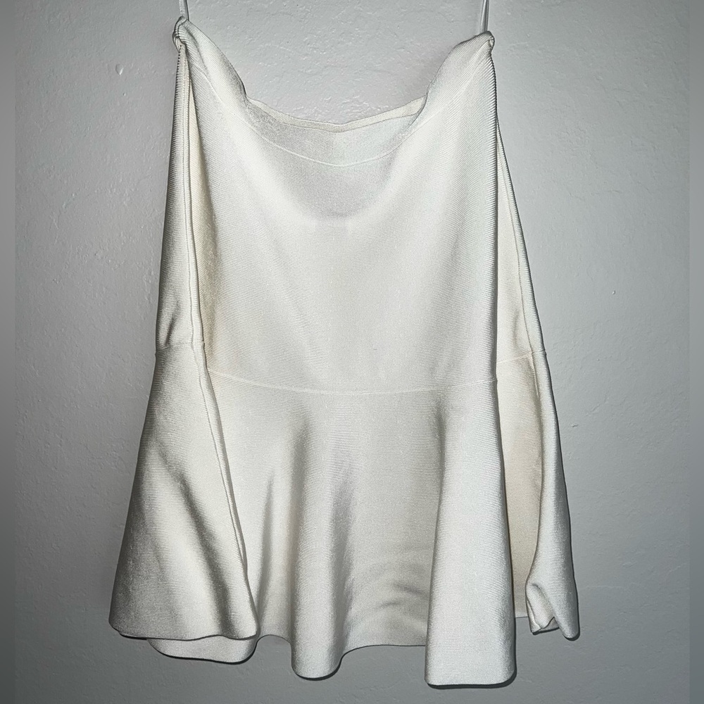 BCBG Elegant Cream Strechy knit Skirt